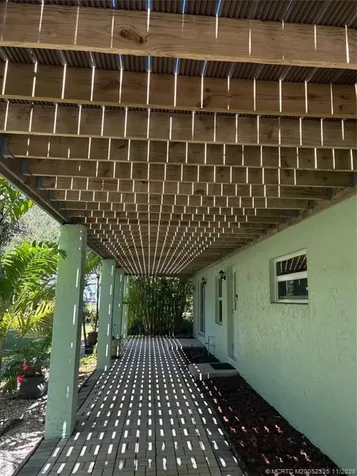 1398 SW Palm City Road Stuart FL 34994