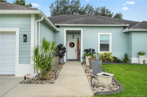 418 SW Lakota Avenue Port St Lucie FL 34953