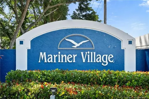 5042 SE Devenwood Way Stuart FL 34997