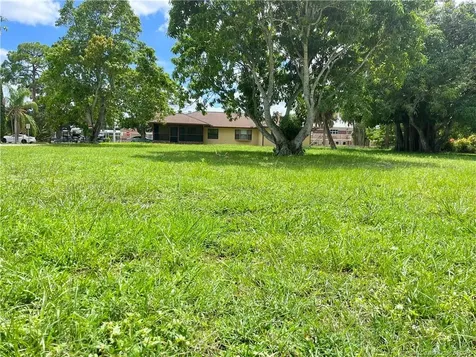 - SE 10th Street Stuart FL 34996