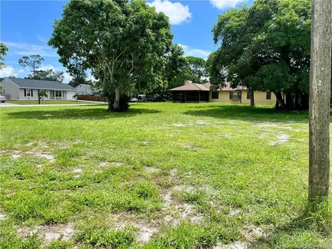 - SE 10th Street Stuart FL 34996