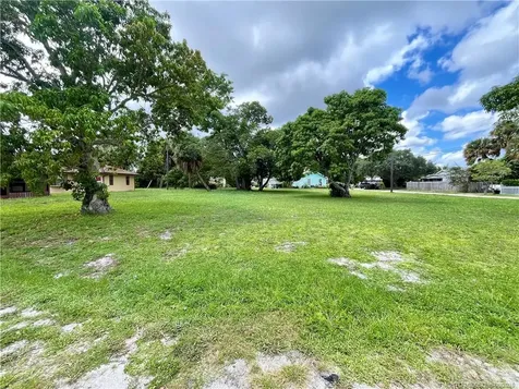 - SE 10th Street Stuart FL 34996