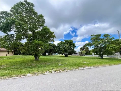 - SE 10th Street Stuart FL 34996