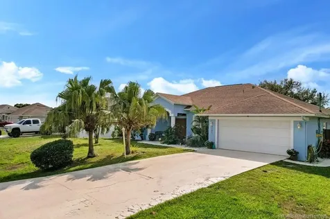 3285 SE Pinto Street Port St Lucie FL 34984