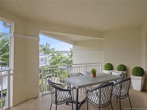 275 NW Flagler Avenue Stuart FL 34994