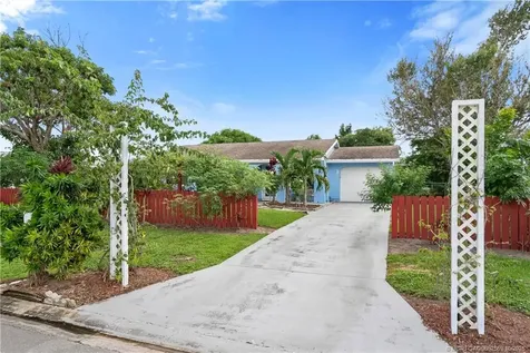 1842 SE Wexford Court Port St Lucie FL 34952