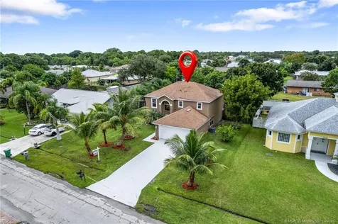 2452 SE Victory Avenue Port St Lucie FL 34952