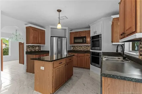 2452 SE Victory Avenue Port St Lucie FL 34952