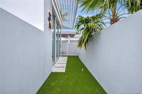 6900 SE Harbor Circle Stuart FL 34996