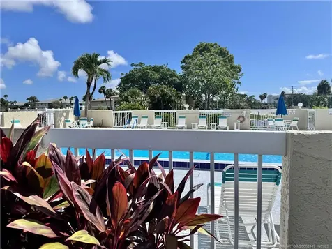 1537 SE Royal Green Circle Port St Lucie FL 34952