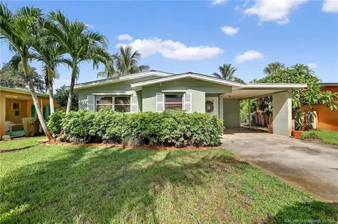262 SE Monterey Avenue Stuart FL 34996