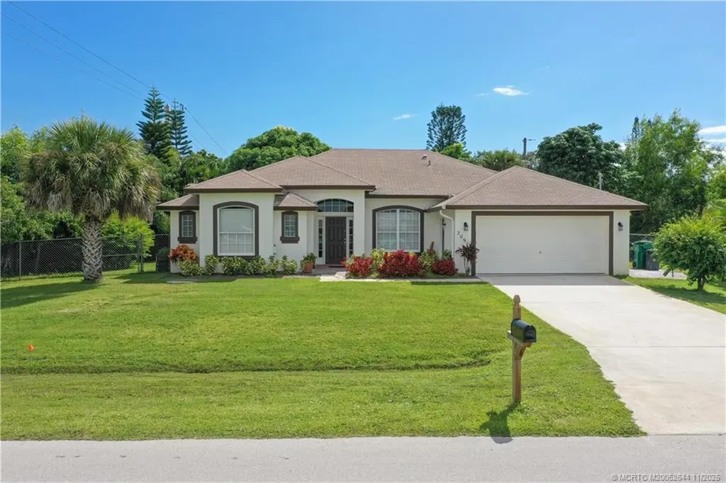 2097 SE Dranson Circle Port St Lucie FL 34952