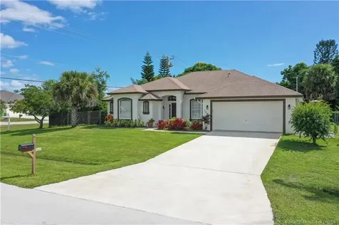 2097 SE Dranson Circle Port St Lucie FL 34952