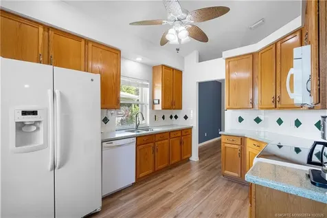 569 SW Saint Martins Cove Port St Lucie FL 34986