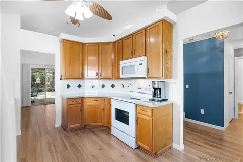 569 SW Saint Martins Cove Port St Lucie FL 34986