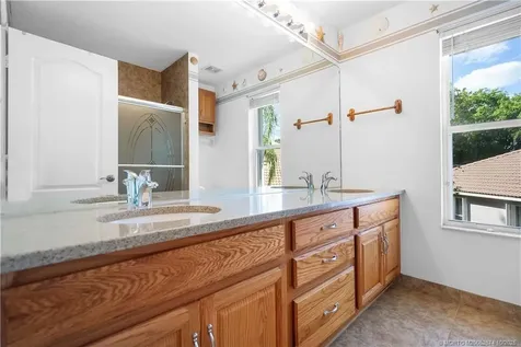 569 SW Saint Martins Cove Port St Lucie FL 34986