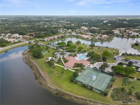 569 SW Saint Martins Cove Port St Lucie FL 34986
