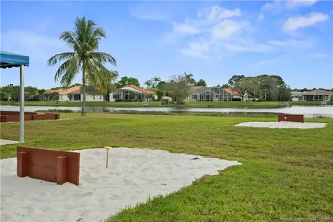 569 SW Saint Martins Cove Port St Lucie FL 34986
