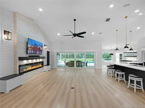 8025 SW Yachtsmans Drive Stuart FL 34997