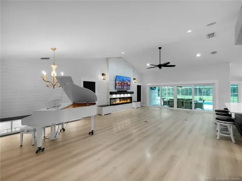 8025 SW Yachtsmans Drive Stuart FL 34997