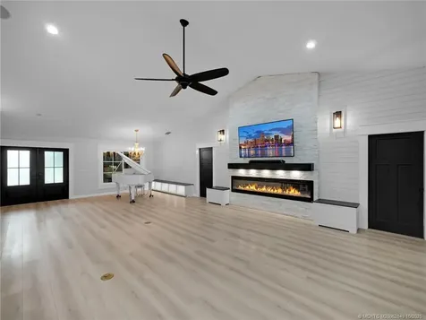 8025 SW Yachtsmans Drive Stuart FL 34997