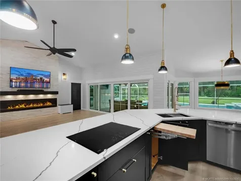 8025 SW Yachtsmans Drive Stuart FL 34997