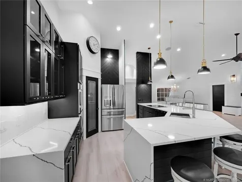 8025 SW Yachtsmans Drive Stuart FL 34997