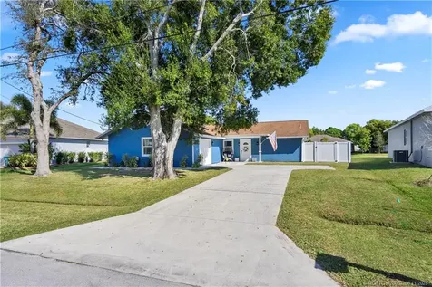 2932 SE Buccaneer Circle Port St Lucie FL 34952