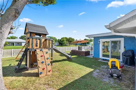 2932 SE Buccaneer Circle Port St Lucie FL 34952