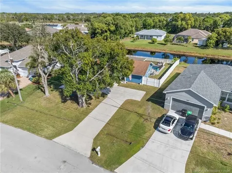 2932 SE Buccaneer Circle Port St Lucie FL 34952