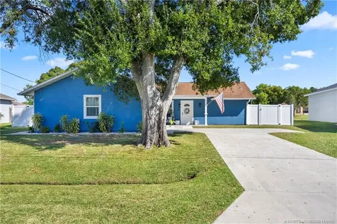 2932 SE Buccaneer Circle Port St Lucie FL 34952