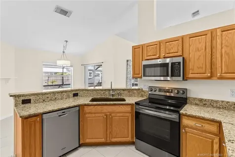 2661 SW Fairgreen Road Port St Lucie FL 34987