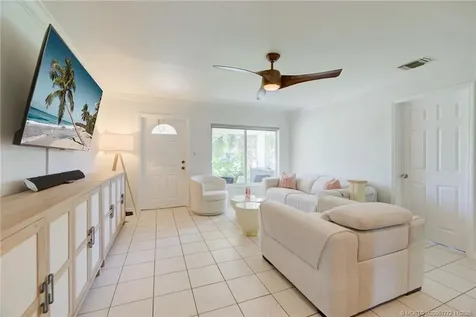 5225 NE 5th Avenue Oakland Park FL 33334