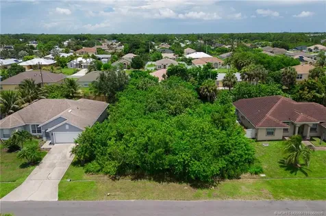 1013 SW Fisherman Avenue Port St Lucie FL 34953