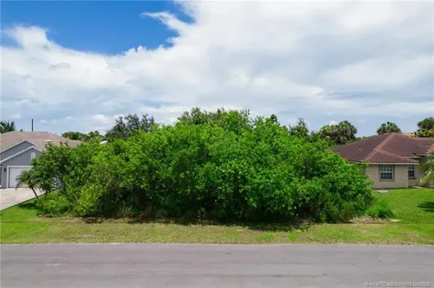 1013 SW Fisherman Avenue Port St Lucie FL 34953