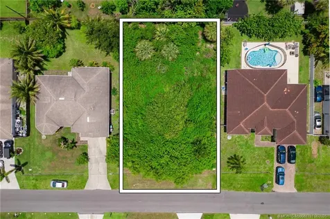 1013 SW Fisherman Avenue Port St Lucie FL 34953