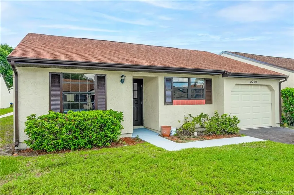 2229 SE Brekenridge Circle Port Saint Lucie FL 34952