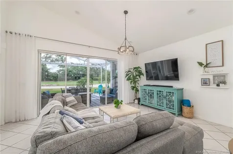 1513 SE Holyrood Lane Port St Lucie FL 34952