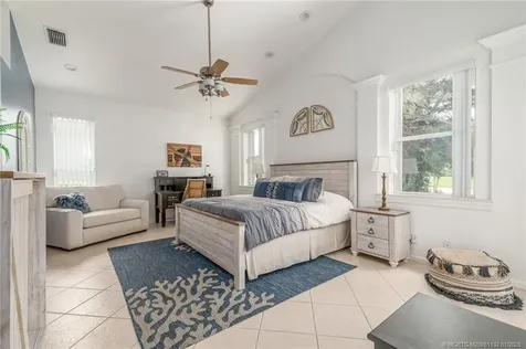 1513 SE Holyrood Lane Port St Lucie FL 34952