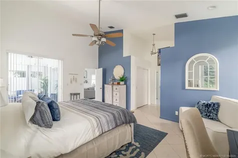 1513 SE Holyrood Lane Port St Lucie FL 34952