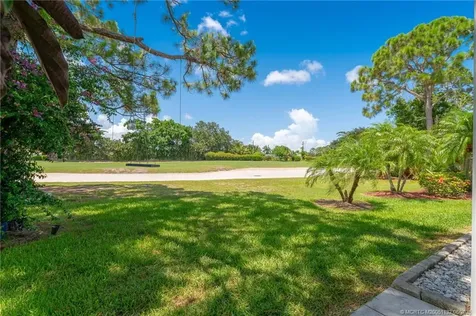 1513 SE Holyrood Lane Port St Lucie FL 34952