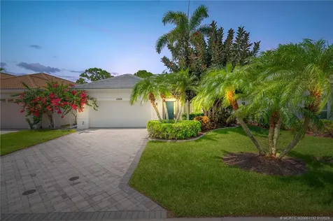 1513 SE Holyrood Lane Port St Lucie FL 34952