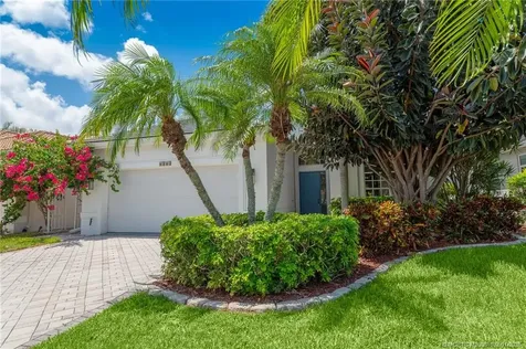 1513 SE Holyrood Lane Port St Lucie FL 34952