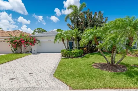 1513 SE Holyrood Lane Port St Lucie FL 34952