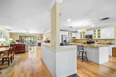 2918 SE Fairway W Stuart FL 34997