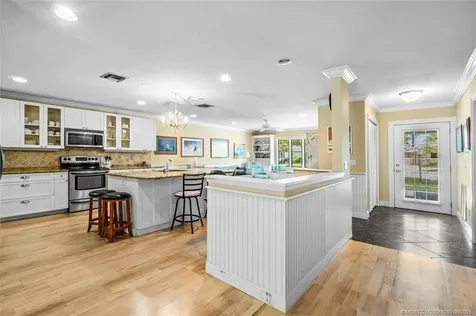 2918 SE Fairway W Stuart FL 34997