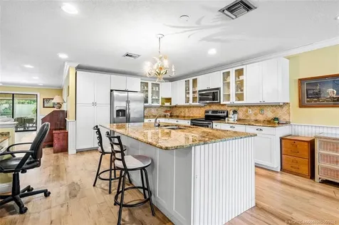 2918 SE Fairway W Stuart FL 34997