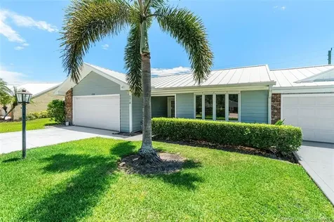 2918 SE Fairway W Stuart FL 34997