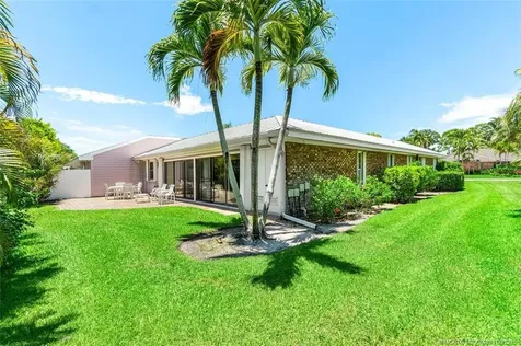 2918 SE Fairway W Stuart FL 34997