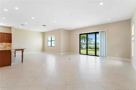 569 SE Fascino Circle Port St Lucie FL 34984